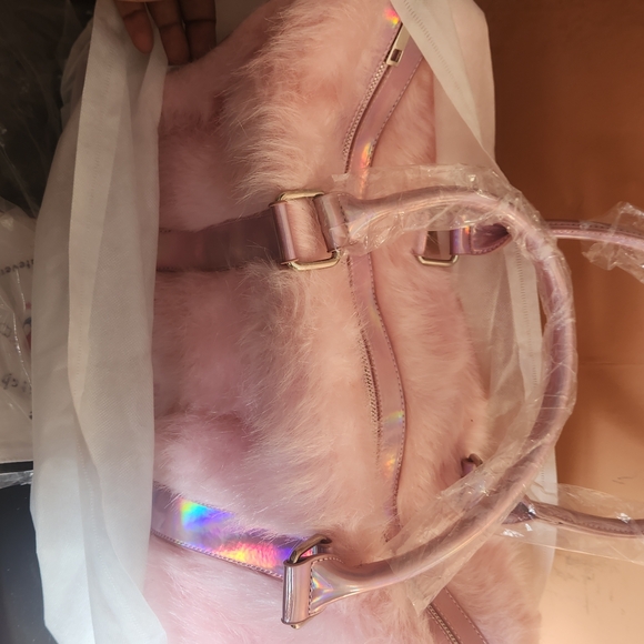 Sugar Thrillz Pink Furry Shaggadelic Bag Set with Iridescent Straps - Picture 4 of 5